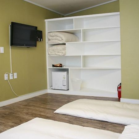 Crib 49 Guesthouse - Foreigner Only Сеул Екстериор снимка