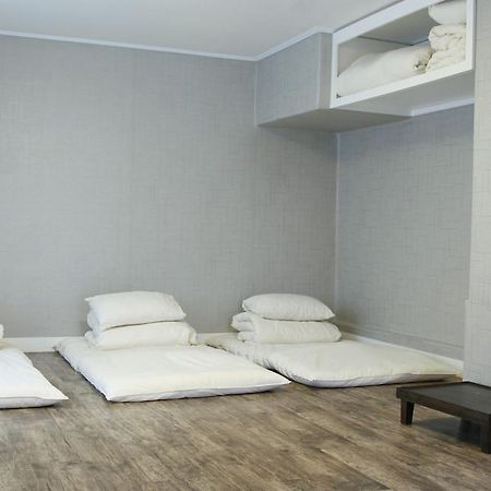 Crib 49 Guesthouse - Foreigner Only Сеул Екстериор снимка