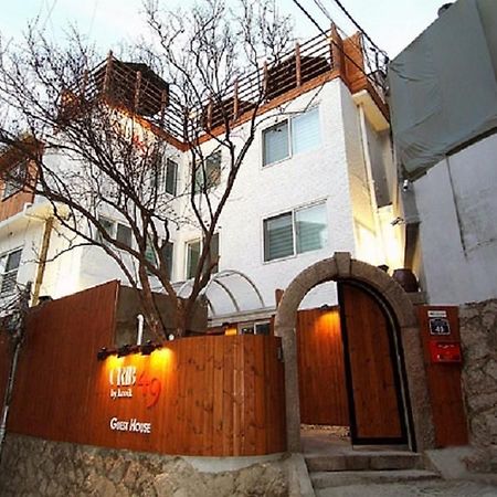 Crib 49 Guesthouse - Foreigner Only Сеул Екстериор снимка