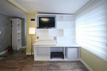 Crib 49 Guesthouse - Foreigner Only Сеул Екстериор снимка